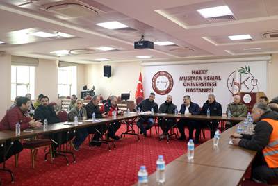 Millî Savunma Bakanı Hulusi Akar ve Sağlık Bakanı Fahrettin Koca Hatay’daki Arama-Kurtarma ve Yaşam Destek Faaliyetlerini Yerinde İnceledi